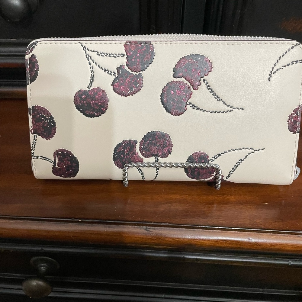 Coach retail $390 cream cherry 🍒 long wallet nwt - Picture 2 of 5